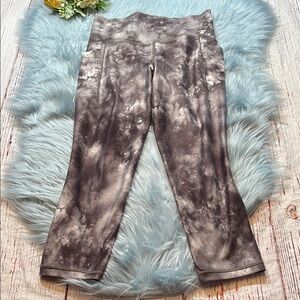 Athleta Salutation Stash Pocket II Capri in Supernova sz S